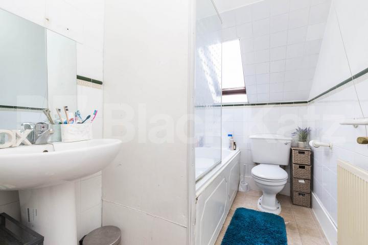 Stunning Apartment Elmstone Road, Fulham